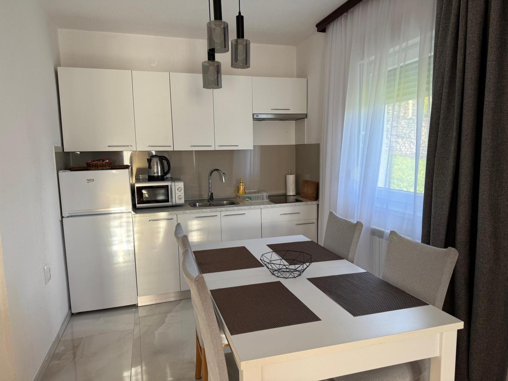 Apartman Rukavina Licko Petrovo Selo Dış mekan fotoğraf